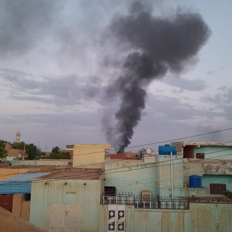 الجيش يقصف المليشيا في هذا الموقع ..