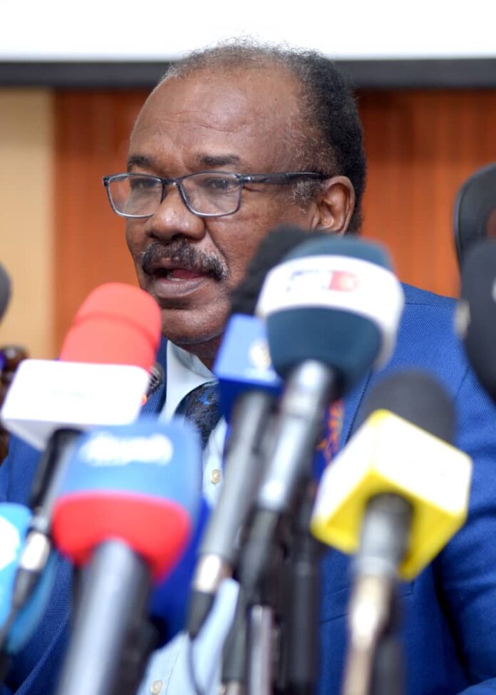 وزير الزراعة .. يتهم لجنة