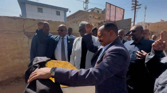 الموارد المعدنية تضع حجر