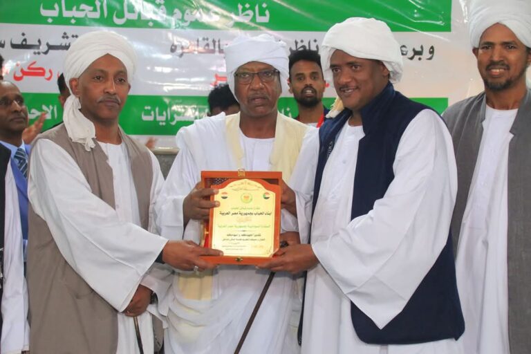 نظارة الحباب بالقاهرة تكرم ناظر الهدندوة حامد شيخ صبري..
