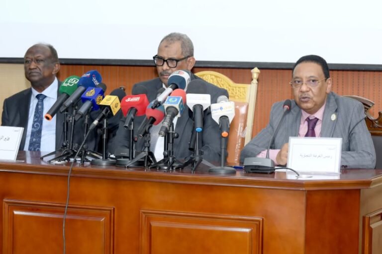 الغرفة التجارية.. القطاع الخاص تحمل المسئولية  في توفير احتياجات المواطنين منذ الحرب