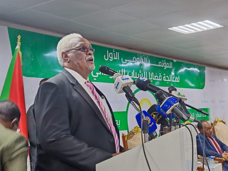 بداية انطلاقة المؤتمر القومي الاول لمعالجة قضايا الشباب بنهر النيل.
