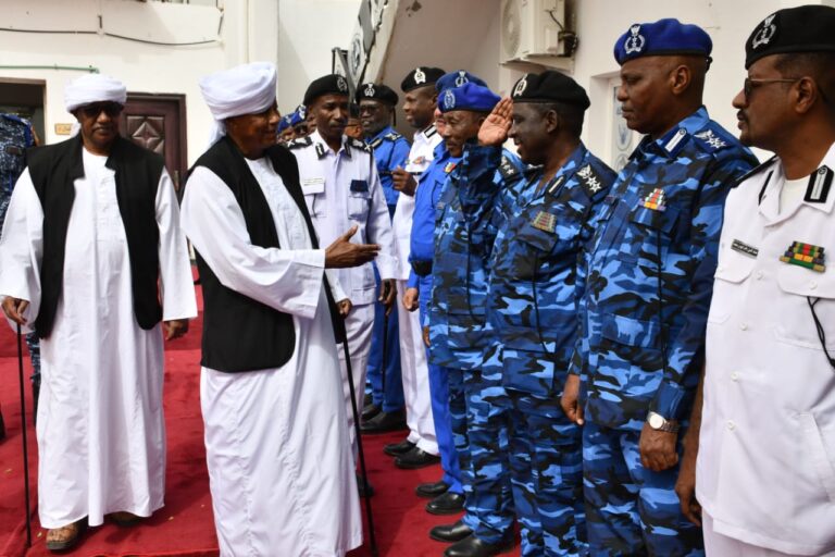 وزير الداخلية يهنئ الشعب السوداني بعيد الفطر ويشيد بجهود القوات النظامية في معركة الكرامة