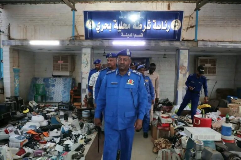 مدير عام قوات الشرطة يشيد بالإنجازات التي حققتها شرطة بحري بضبطها مسروقات وعملات مزيفة