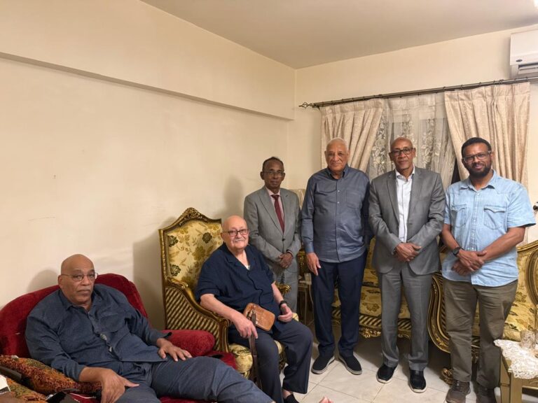 عضو لجنة  الحوار السوداني قاسم بدري يلتقي وزير سابق بحكومة حمدوك
